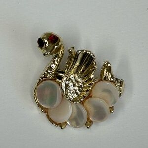 Vintage Swan Brooch Gold Tone